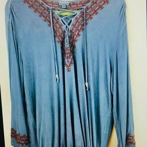 POL Boho Blue Embroidered Top, Medium (runs large)